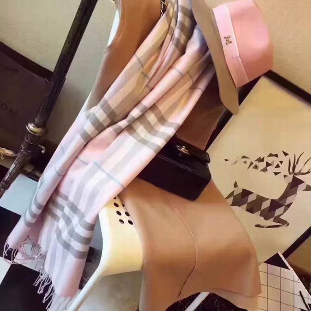 Bv*b*rry Scarf